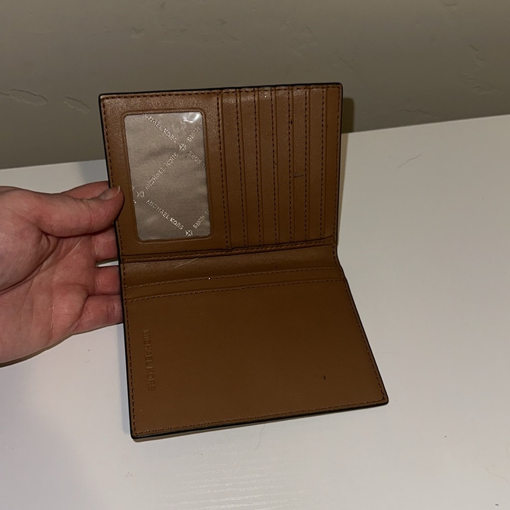 Michael Kors Card Case Holder Slim Wallet EUC - Picture 3 of 6